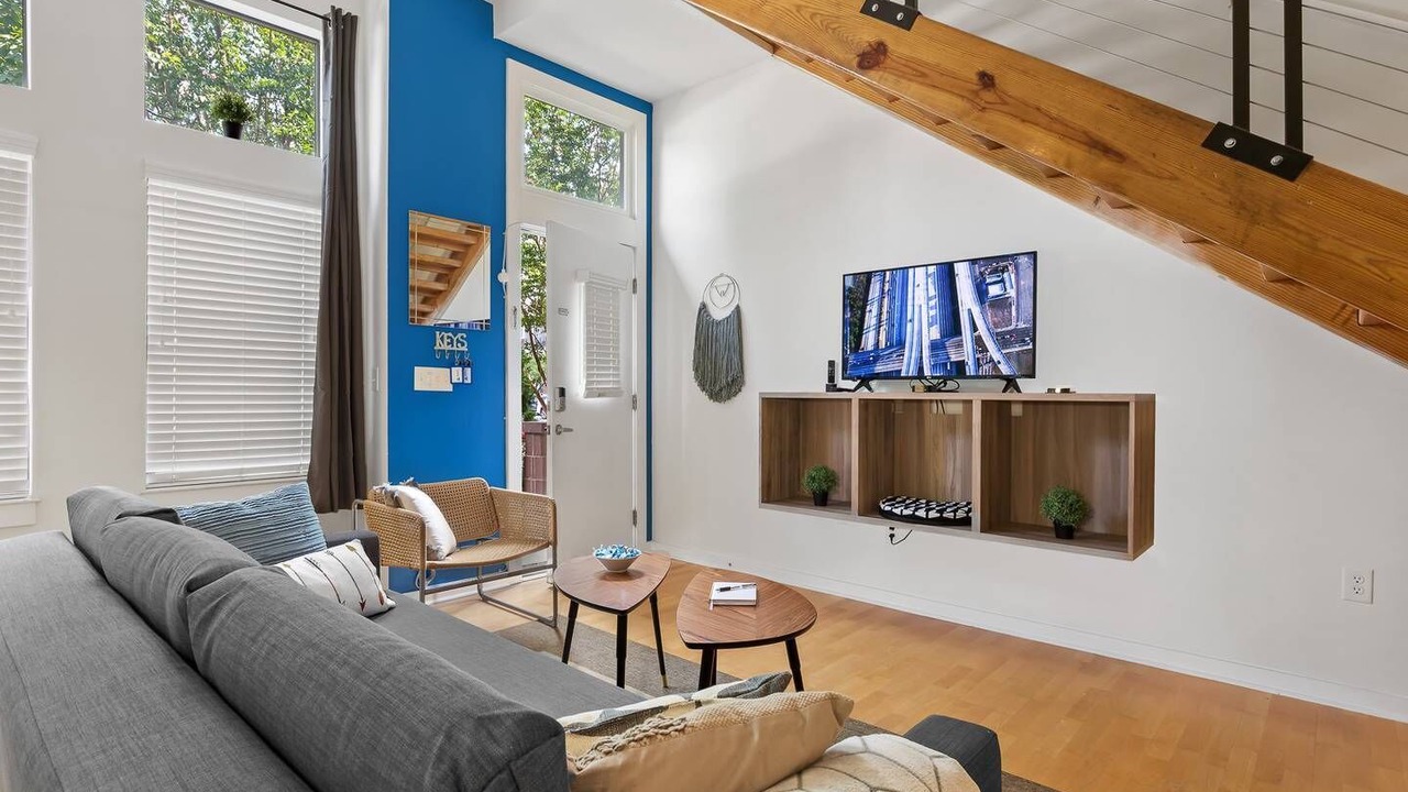 Photo of Livingroom in First Ward
