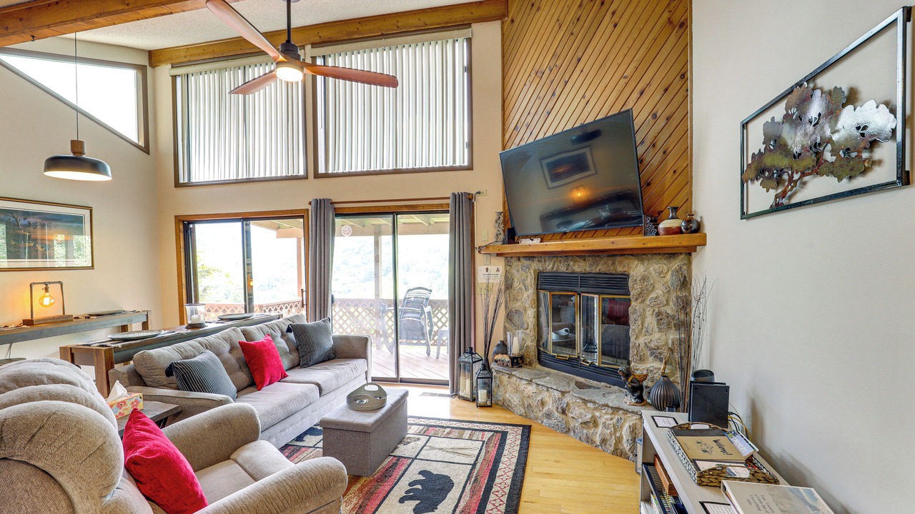 Photo of Livingroom in Valley Creek Run