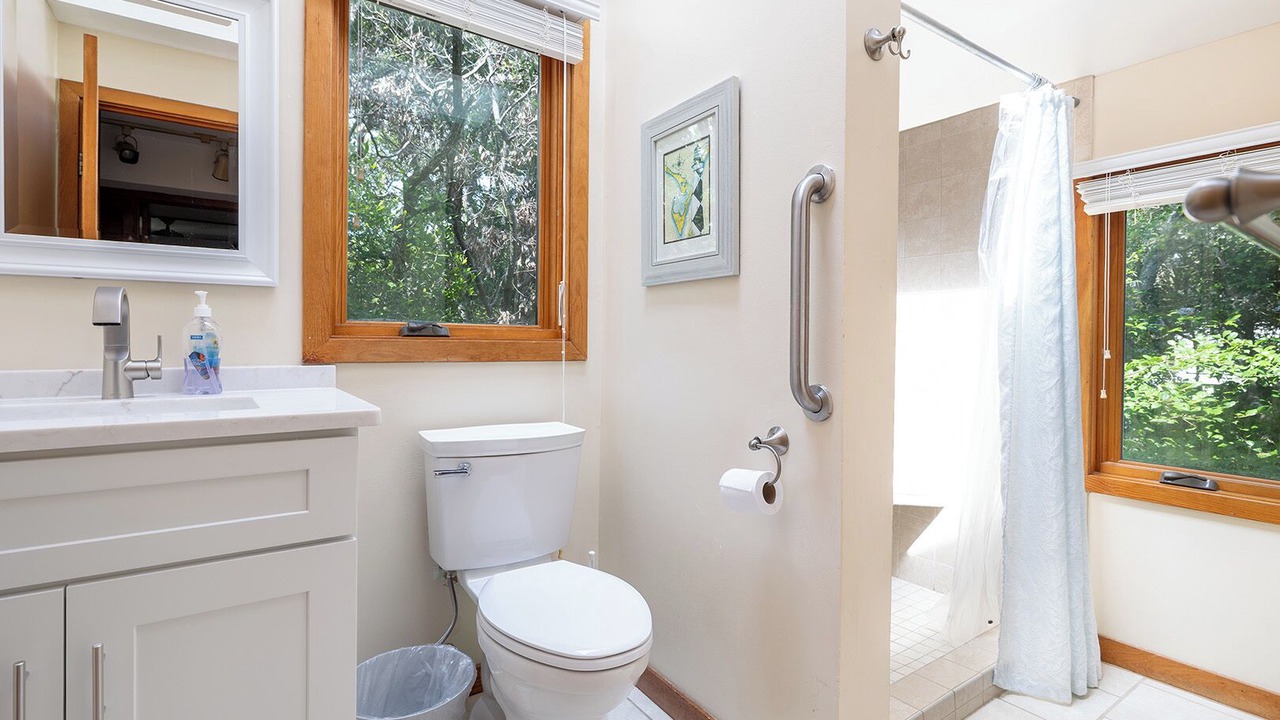 Photo of Bathroom in Pine Knoll Shores