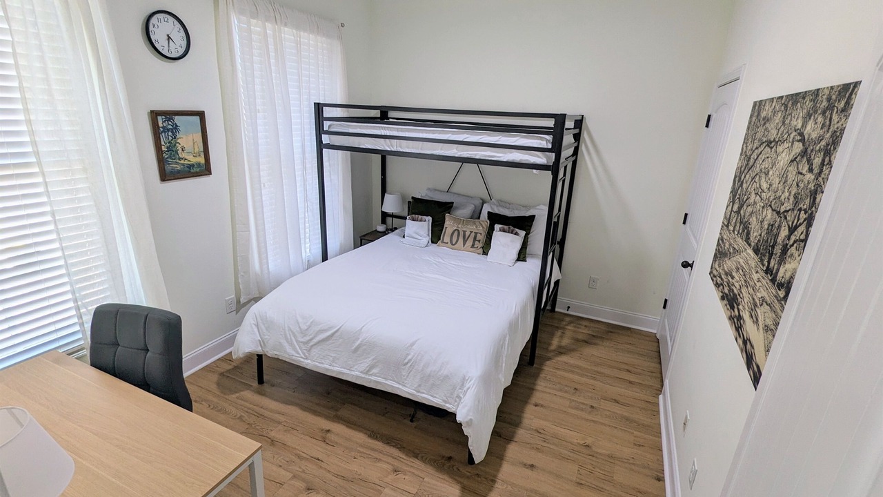 Photo of Bedroom in Thomas Square