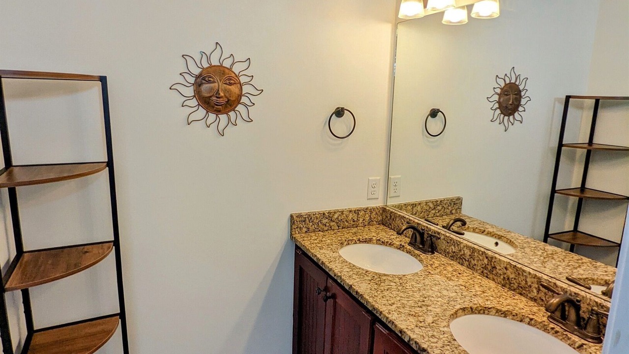 Photo of Bathroom in Thomas Square