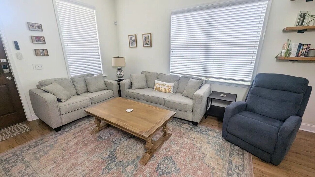 Photo of Livingroom in Thomas Square