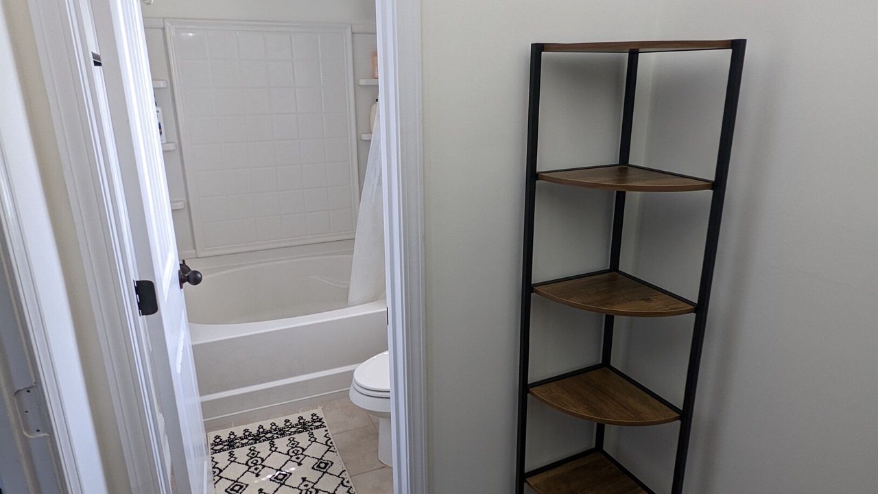 Photo of Bathroom in Thomas Square