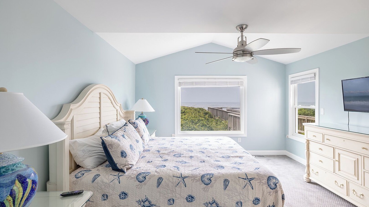 Photo of Bedroom in Pine Knoll Shores