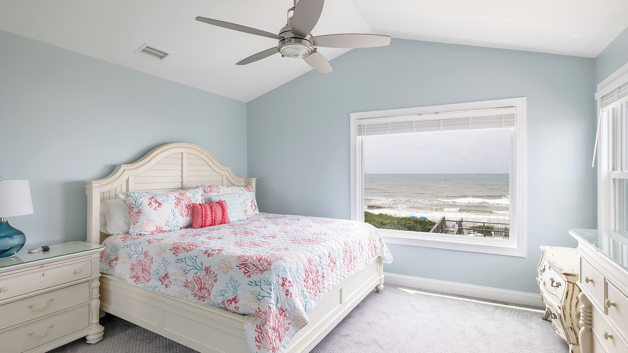 Photo of Bedroom in Pine Knoll Shores