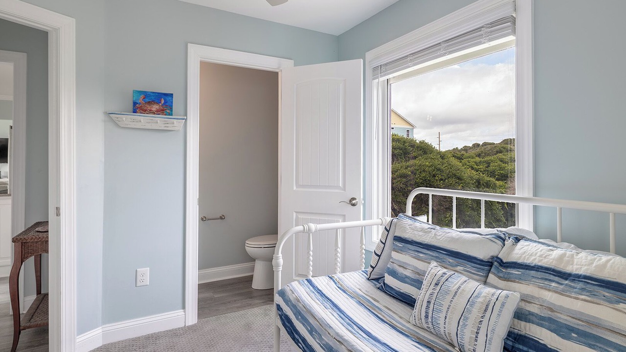 Photo of Bedroom in Pine Knoll Shores