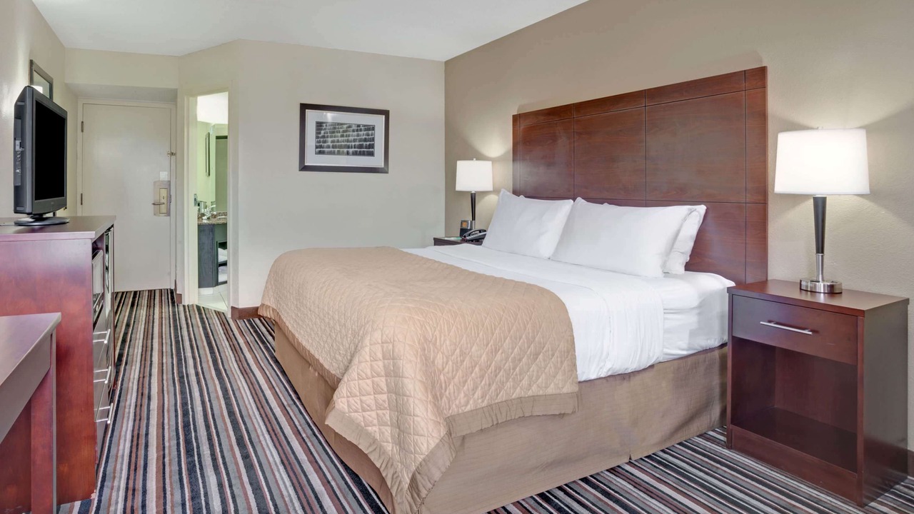 Photo of Bedroom in Executive Park