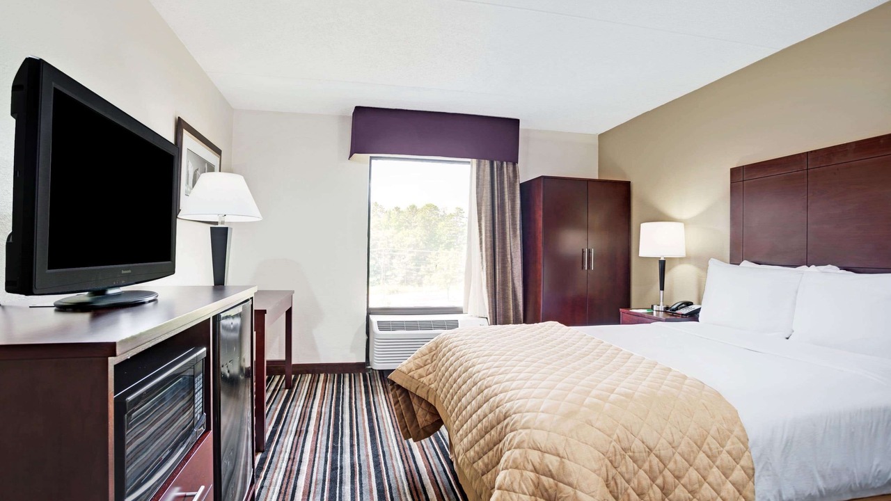 Photo of Bedroom in Executive Park