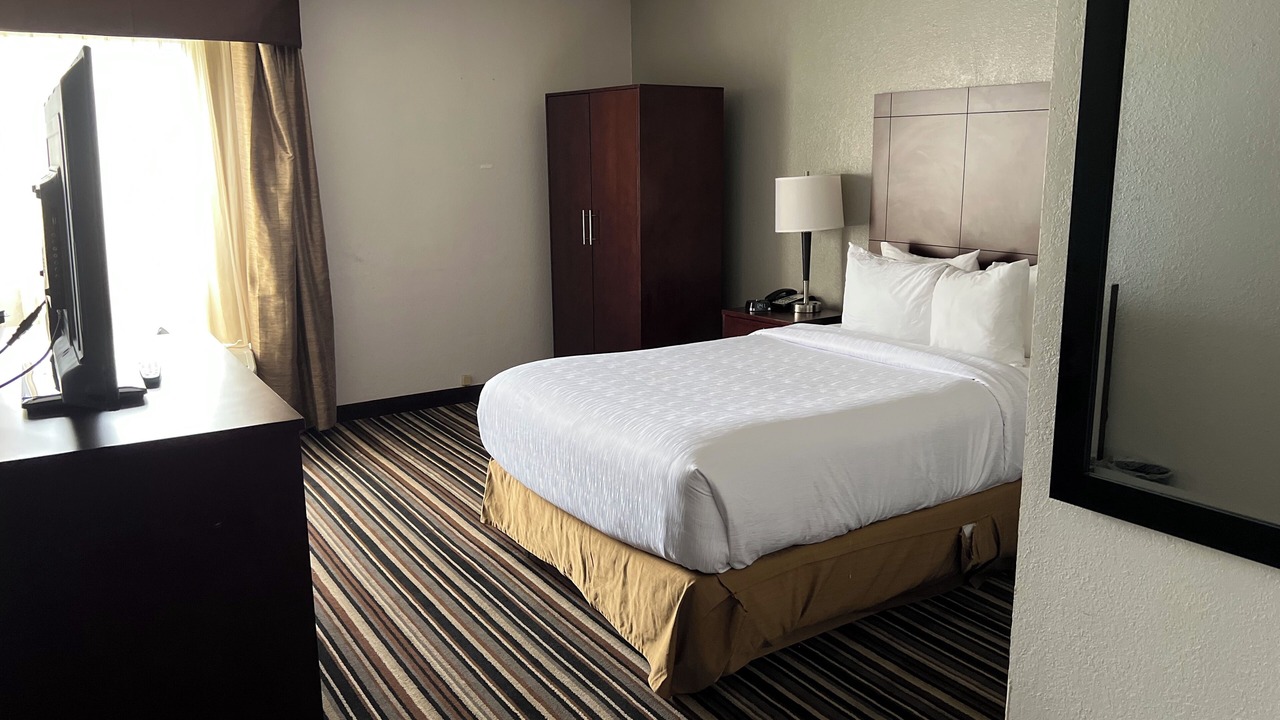Photo of Bedroom in Executive Park