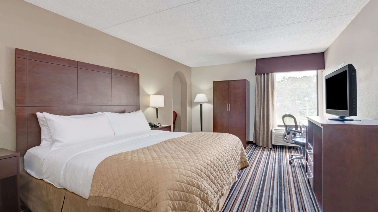 Photo of Bedroom in Executive Park