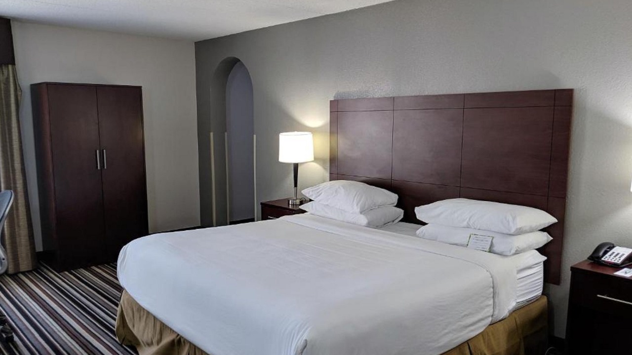 Photo of Bedroom in Executive Park