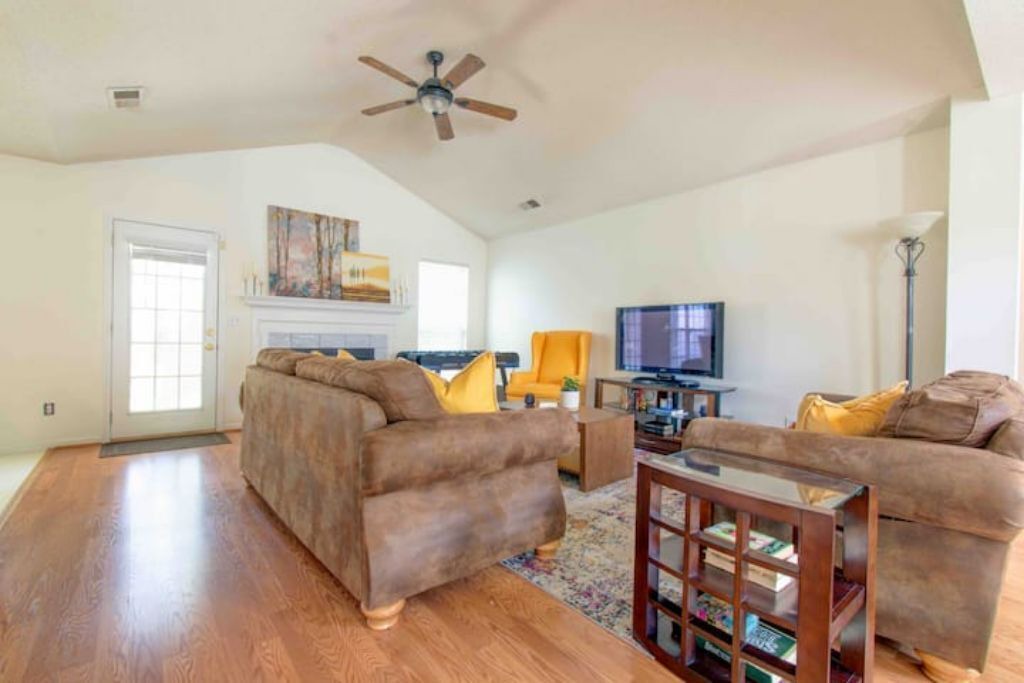Photo of Livingroom in Davis Lake - Eastfield