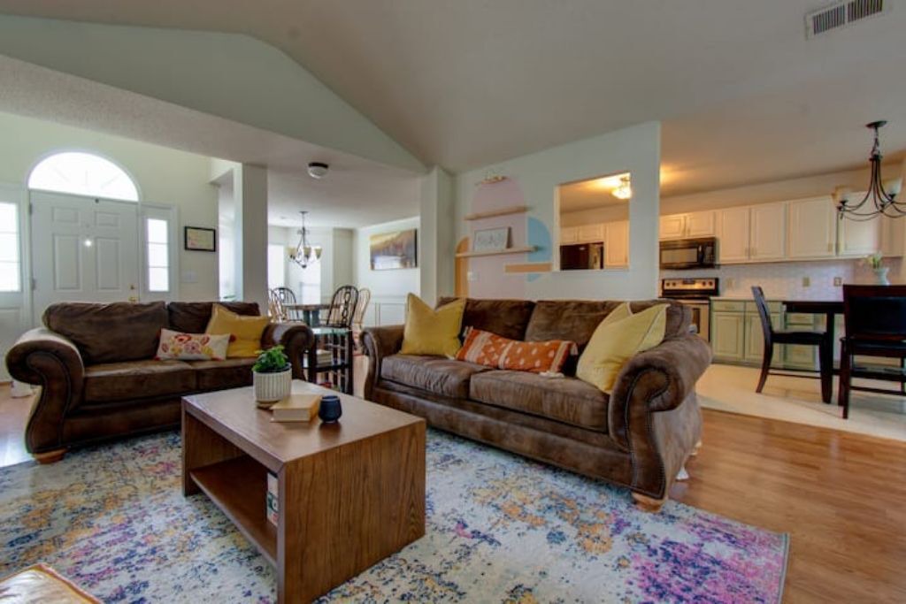 Photo of Livingroom in Davis Lake - Eastfield