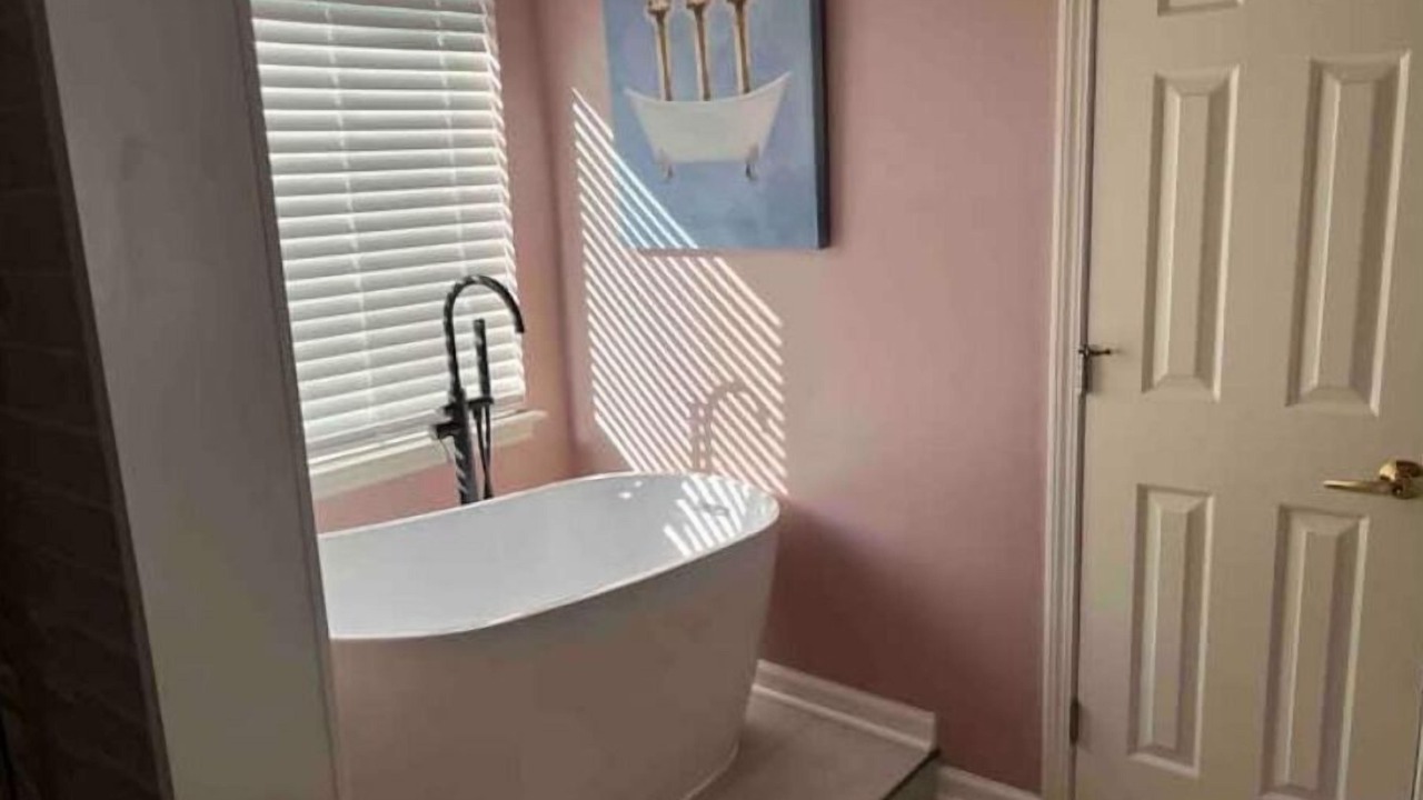 Photo of Bathroom in Davis Lake - Eastfield