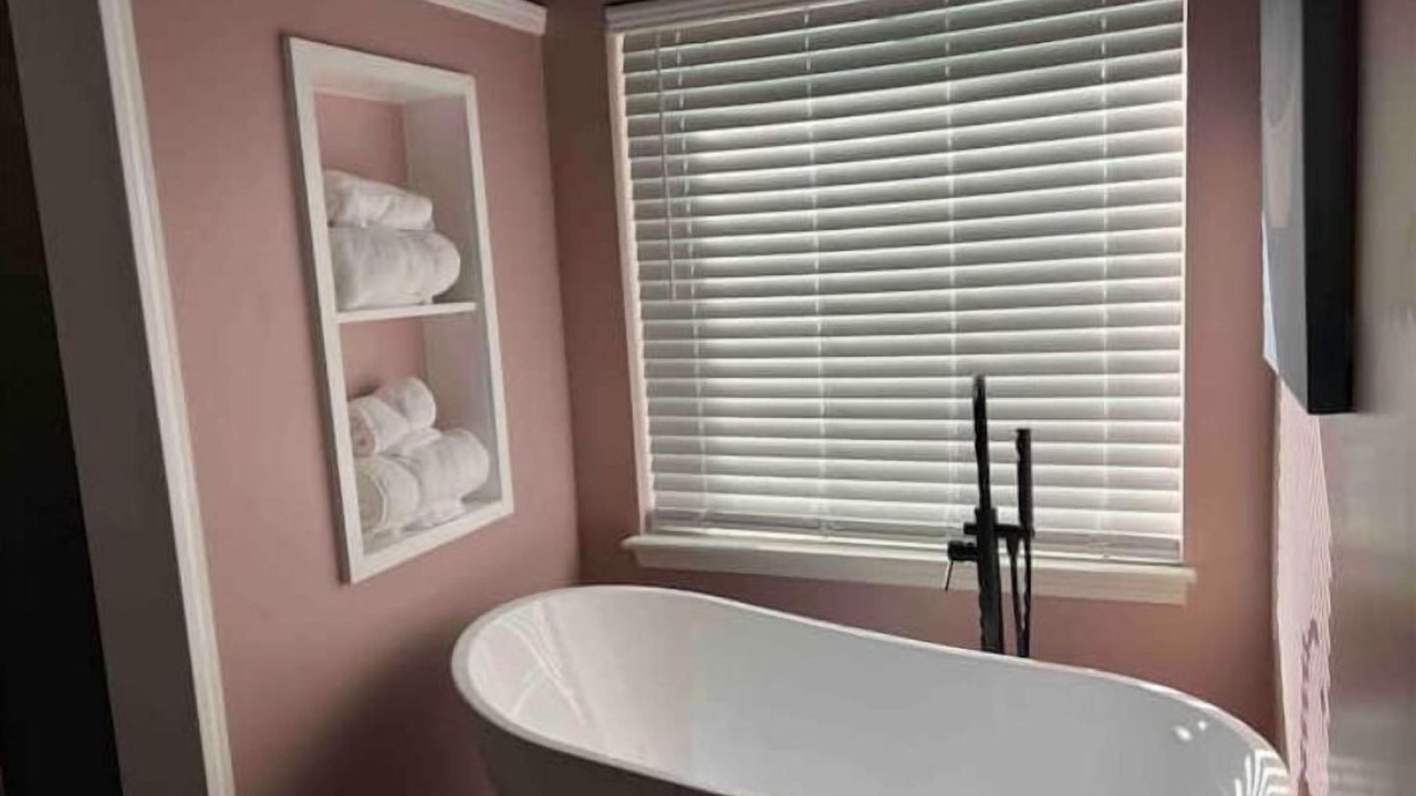 Photo of Bathroom in Davis Lake - Eastfield