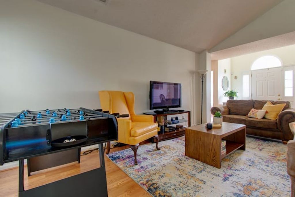 Photo of Livingroom in Davis Lake - Eastfield