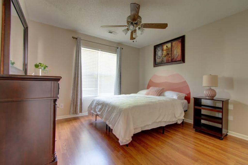 Photo of Bedroom in Davis Lake - Eastfield