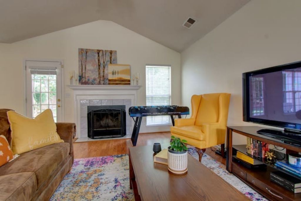 Photo of Livingroom in Davis Lake - Eastfield