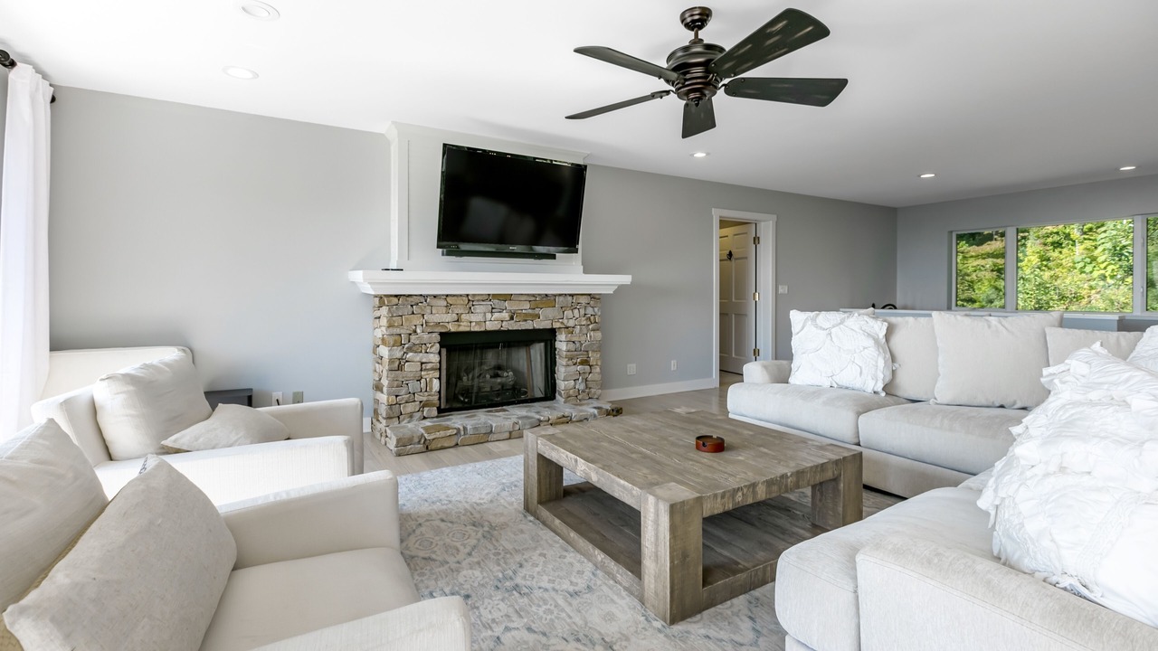 Photo of Livingroom in Saluda
