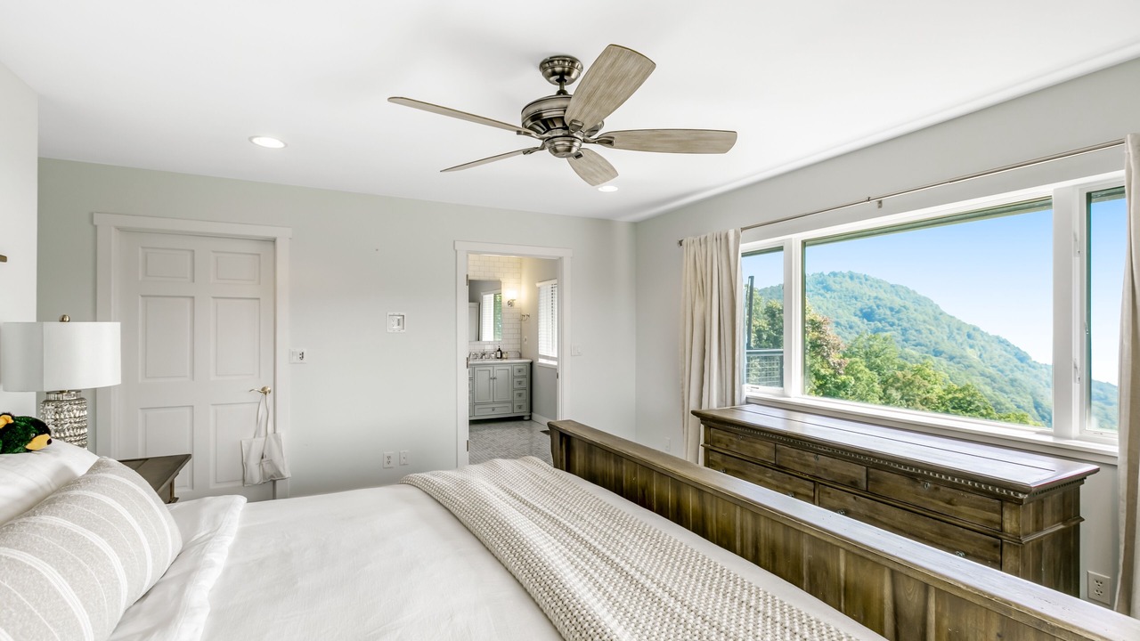 Photo of Bedroom in Saluda