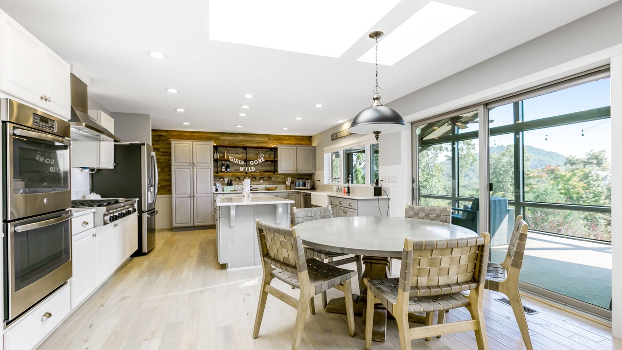 Photo of Kitchen in Saluda