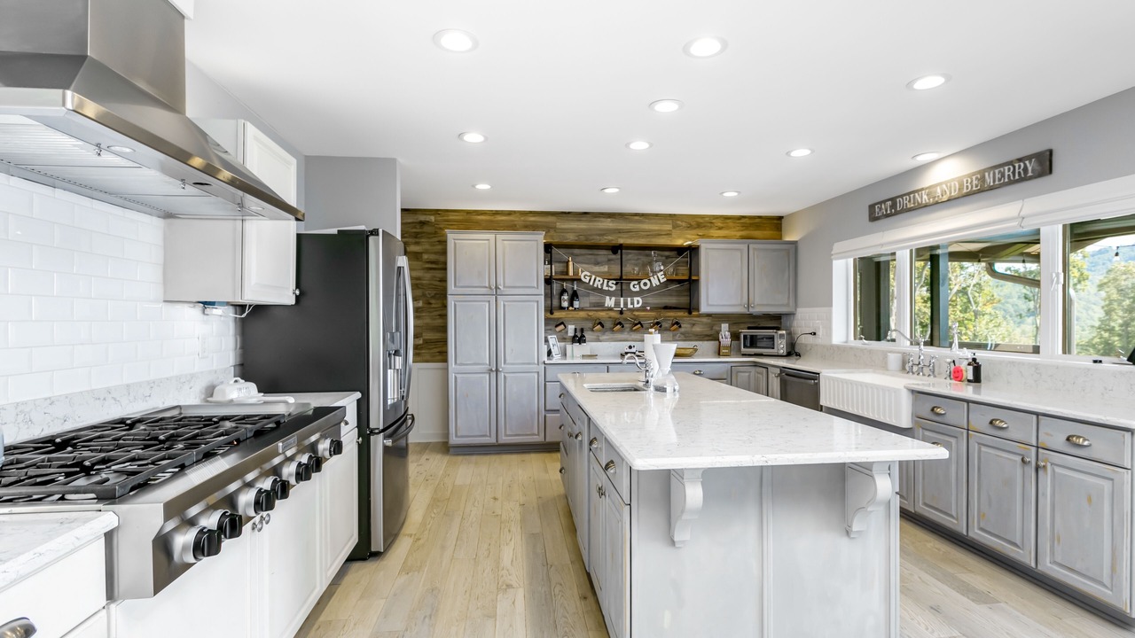 Photo of Kitchen in Saluda