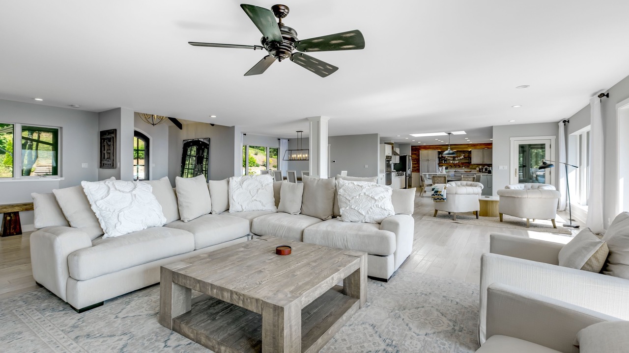Photo of Livingroom in Saluda