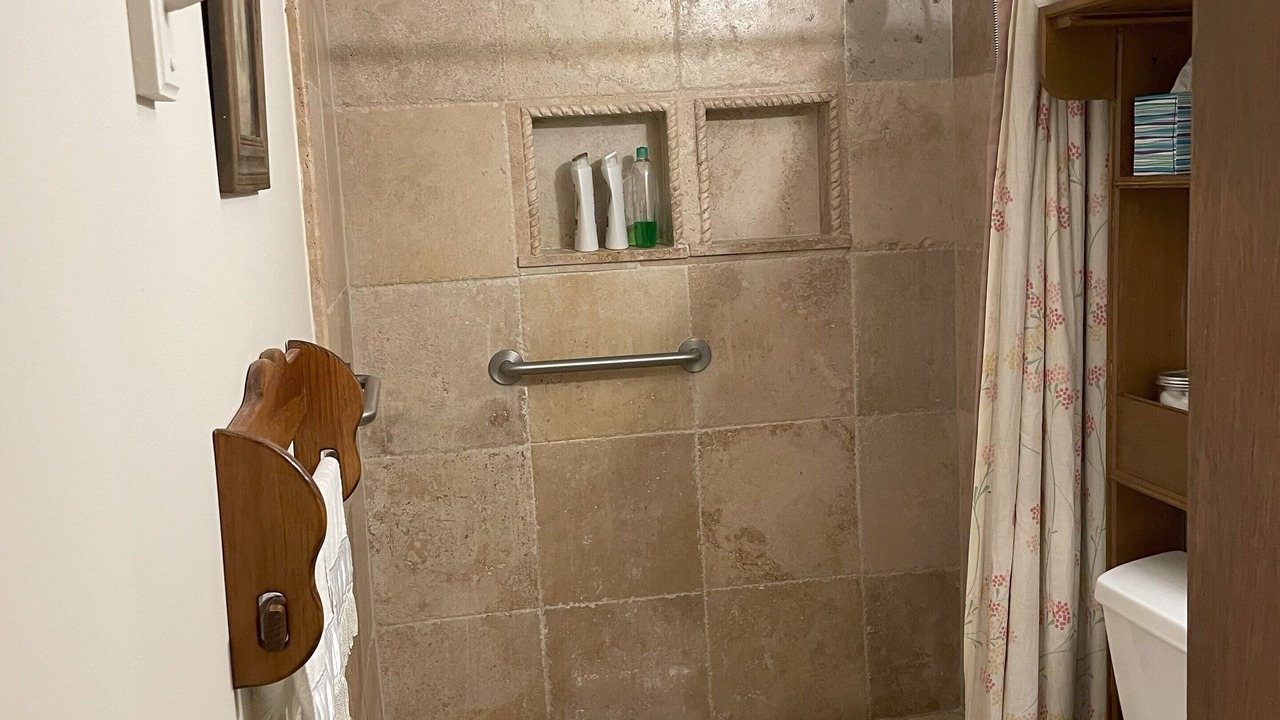 Photo of Bathroom in Unaka
