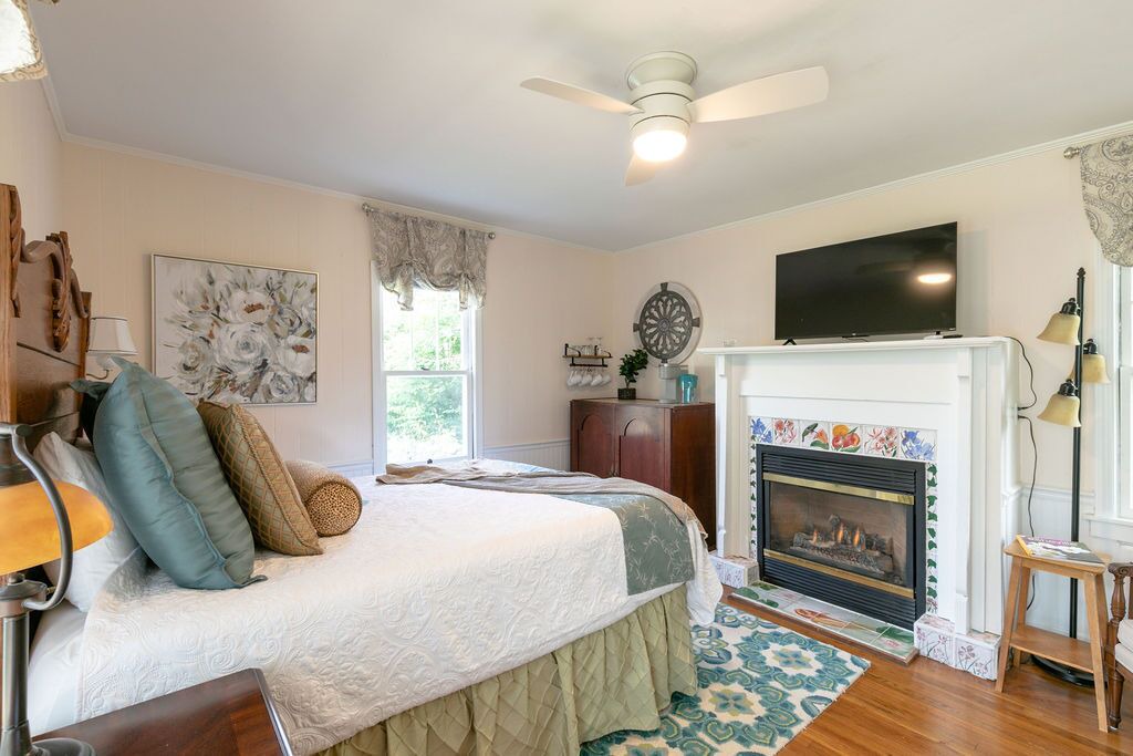 Photo of Bedroom in Weaverville