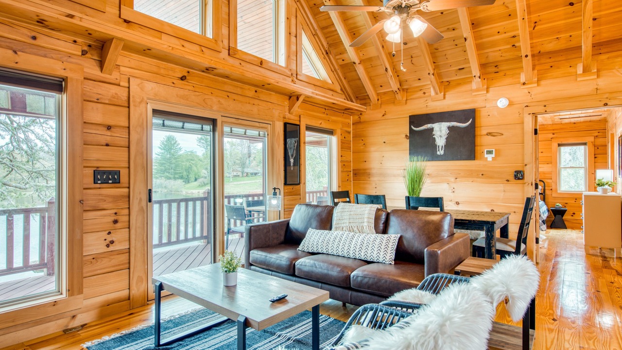 Photo of Livingroom in Mills River