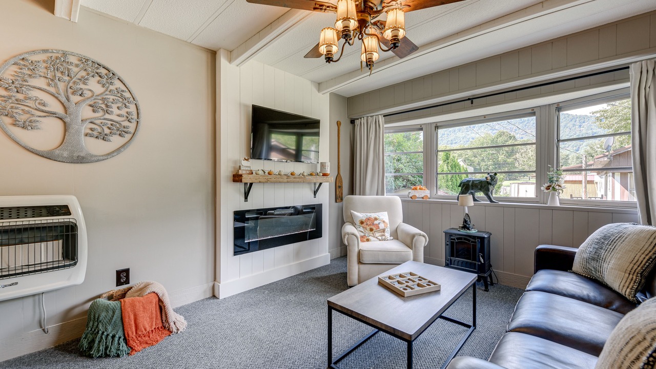 Photo of Livingroom in Maggie Valley