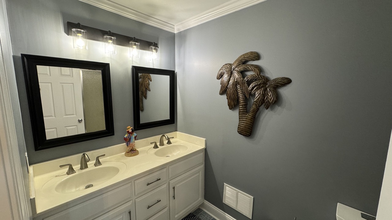 Photo of Bathroom in Leasburg