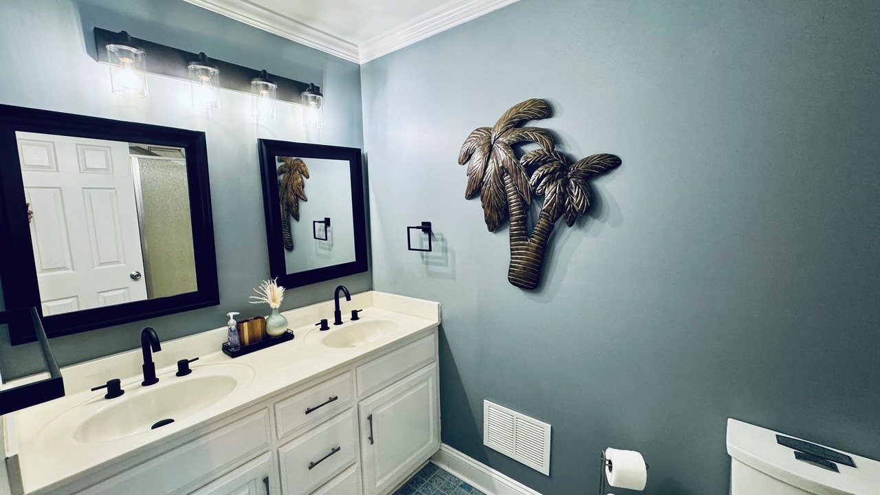 Photo of Bathroom in Leasburg