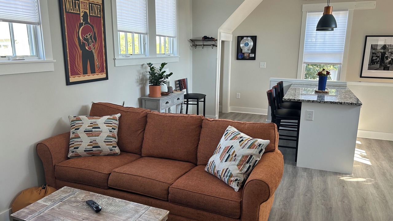 Photo of Livingroom in Belmont - Hillsboro