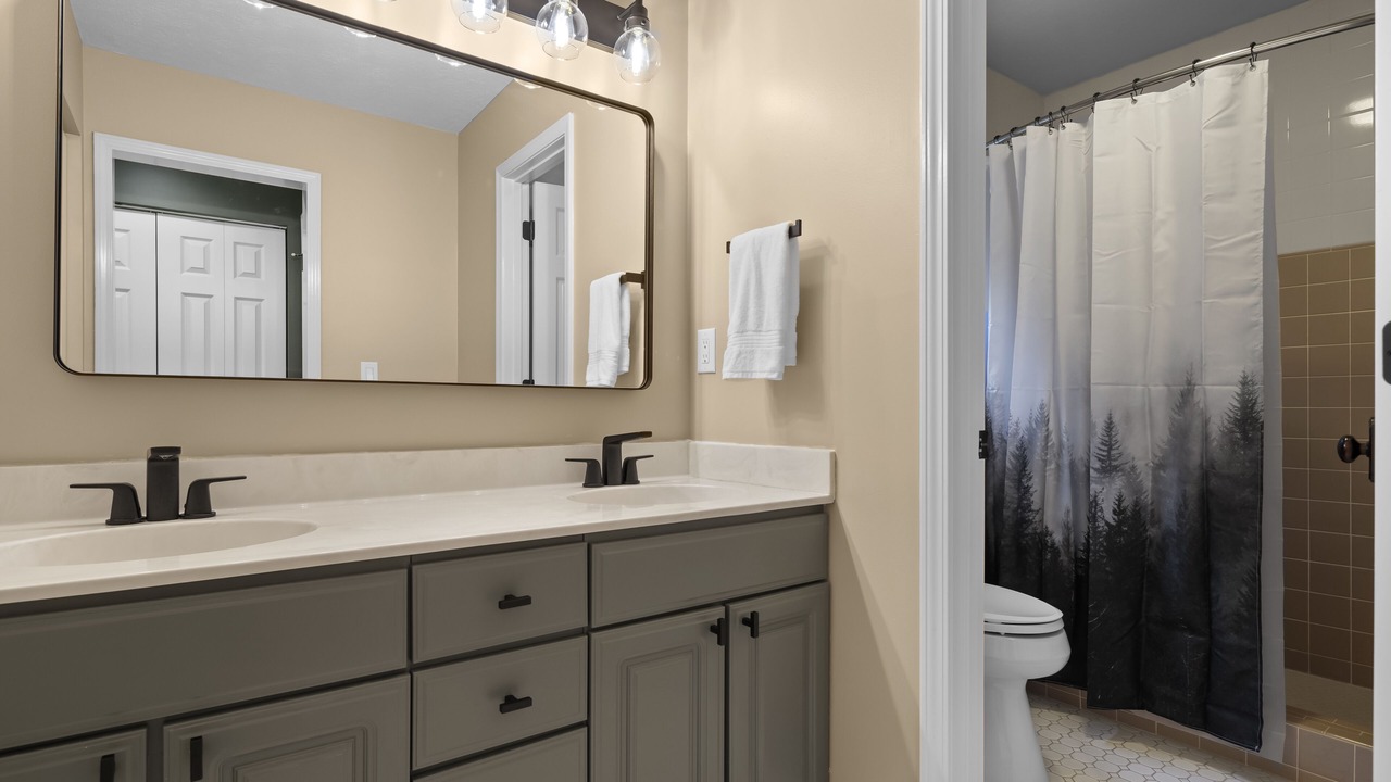 Photo of Bathroom in Maggie Valley