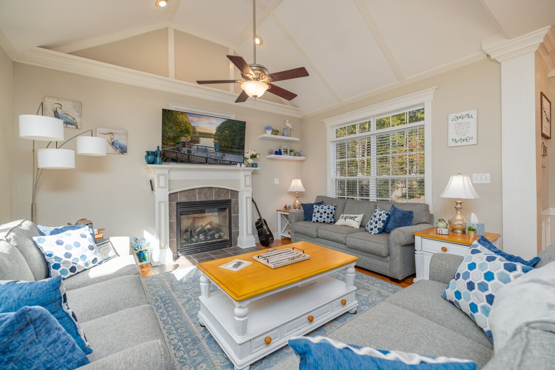Photo of Livingroom in North Shore Acres