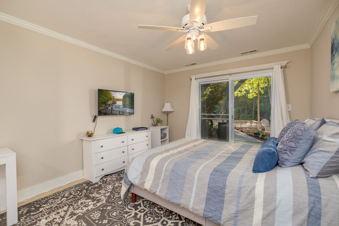 Photo of Bedroom in North Shore Acres