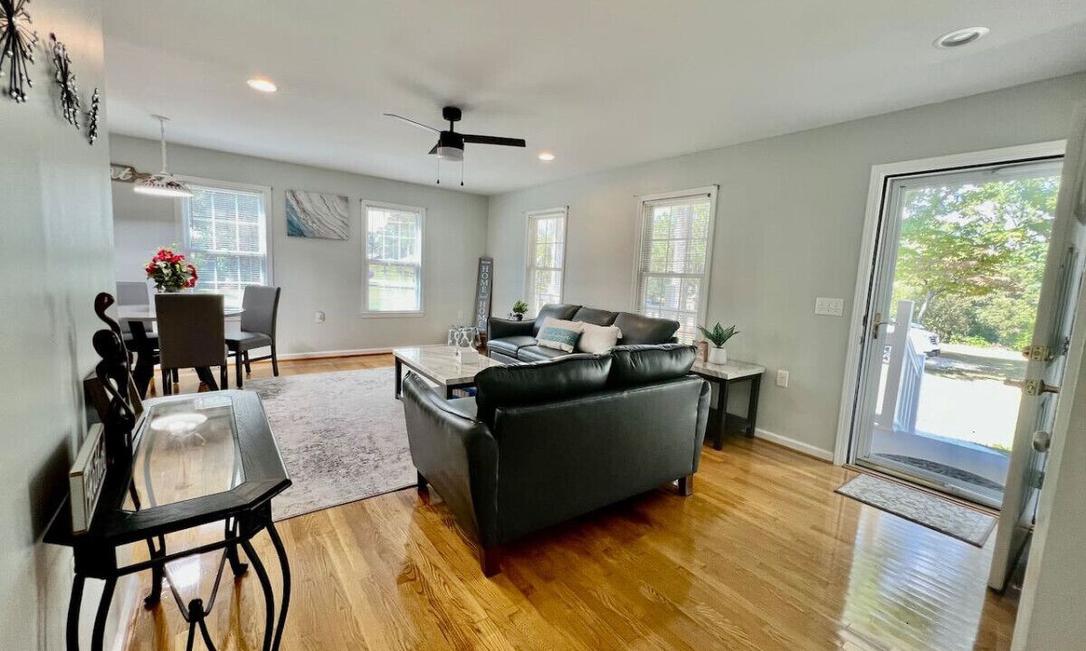 Photo of Livingroom in Jamestown