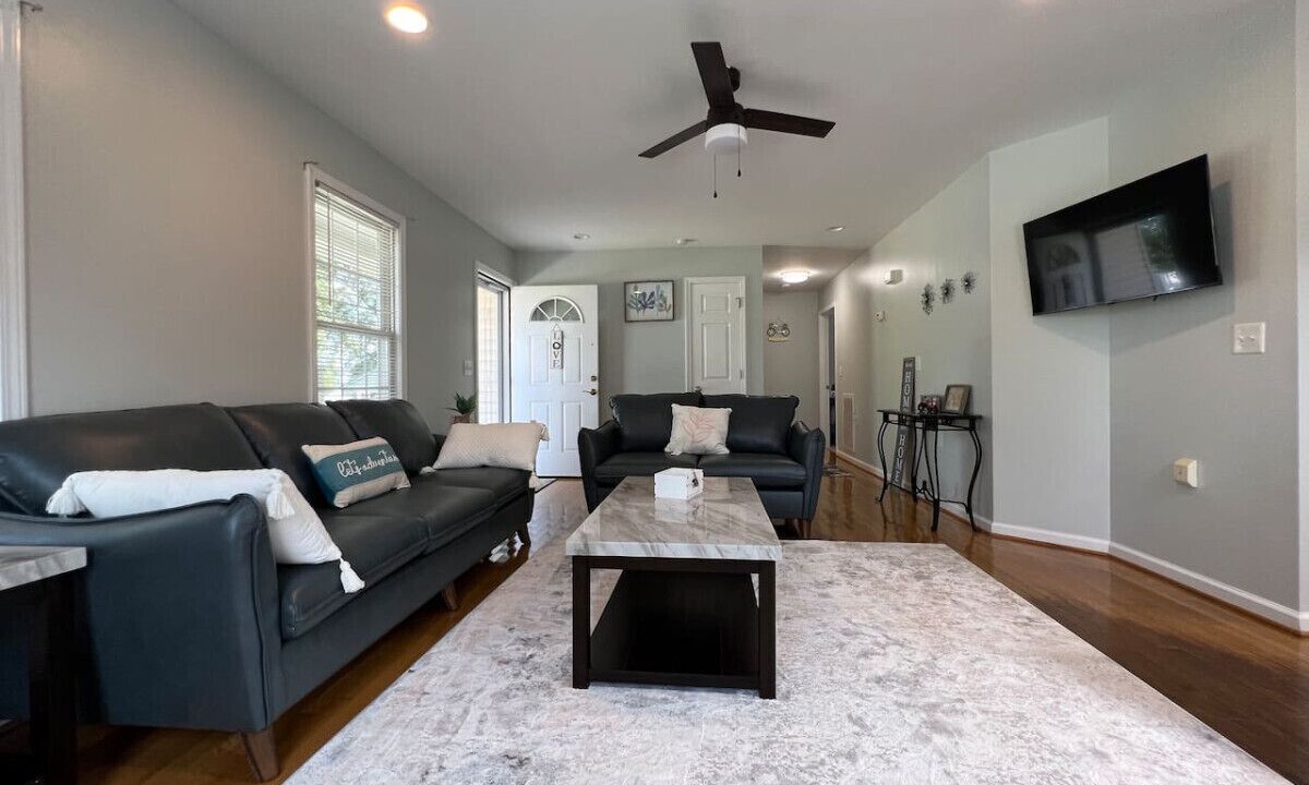 Photo of Livingroom in Jamestown