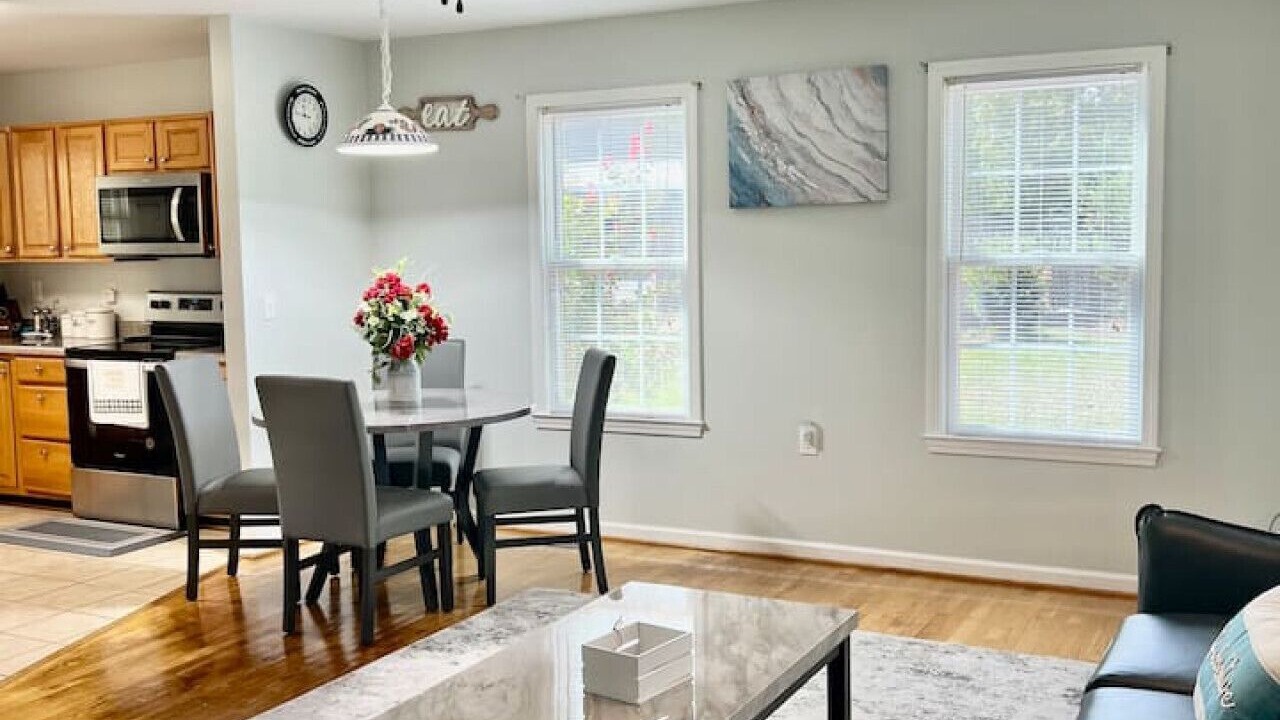 Photo of Livingroom in Jamestown