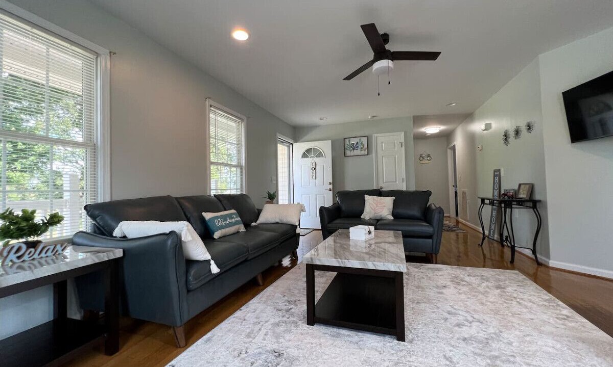 Photo of Livingroom in Jamestown