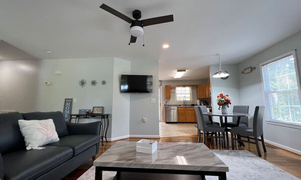 Photo of Livingroom in Jamestown