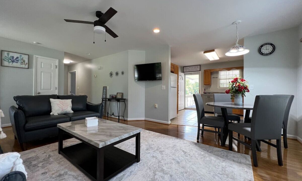 Photo of Livingroom in Jamestown