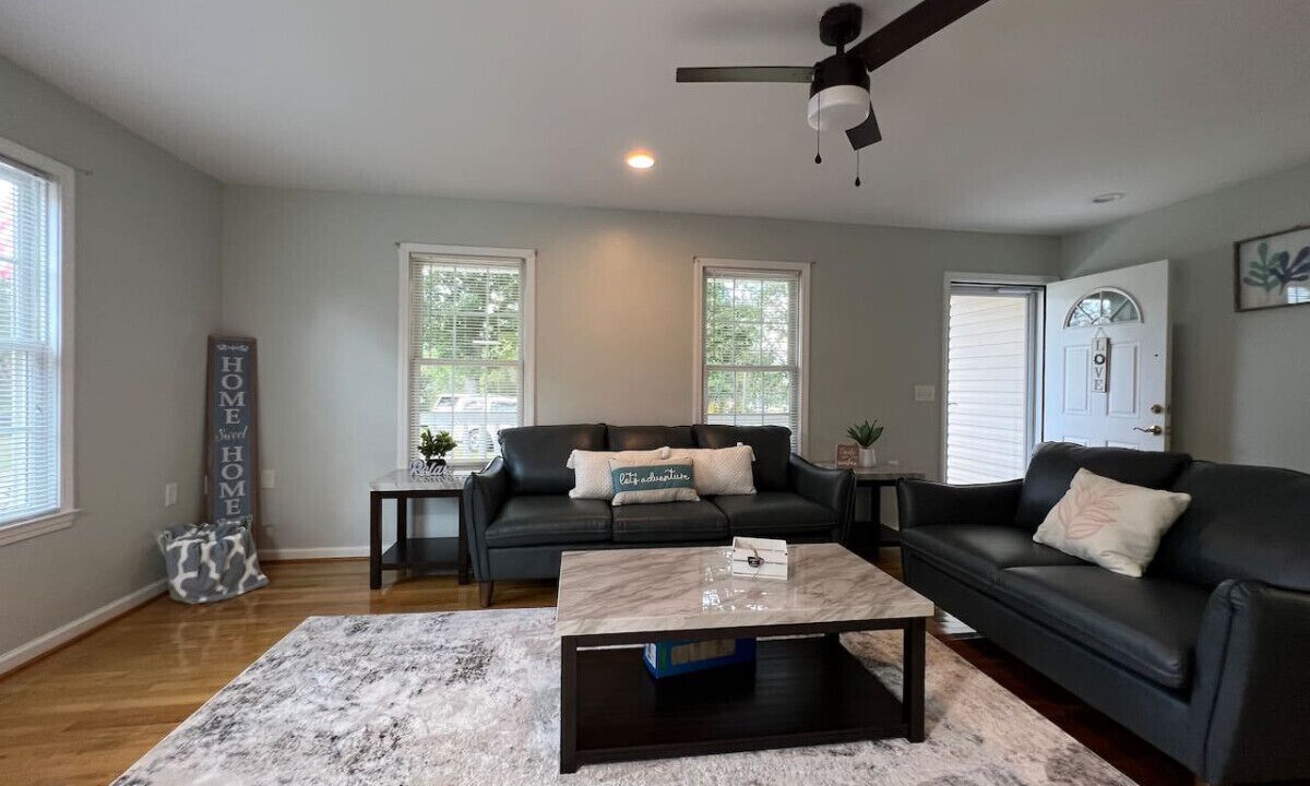Photo of Livingroom in Jamestown