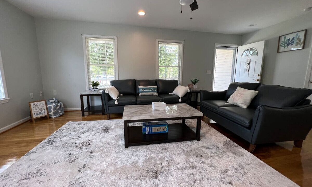 Photo of Livingroom in Jamestown