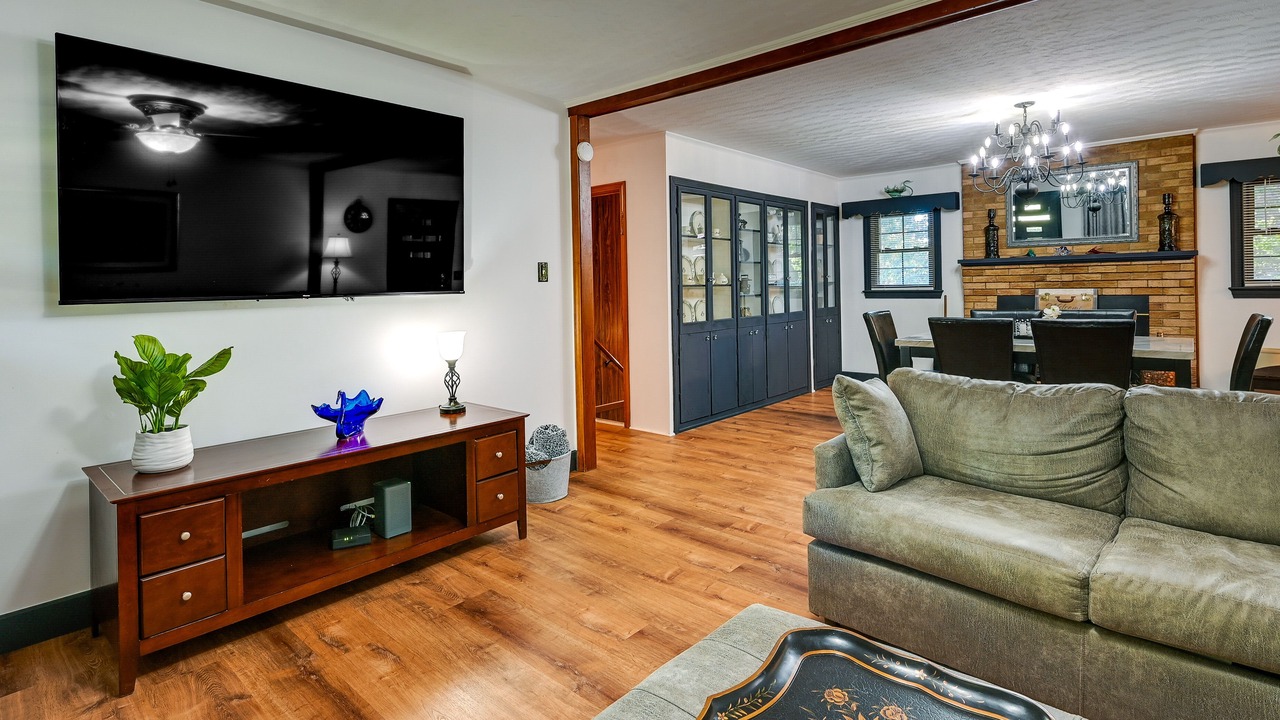 Photo of Livingroom in Olin
