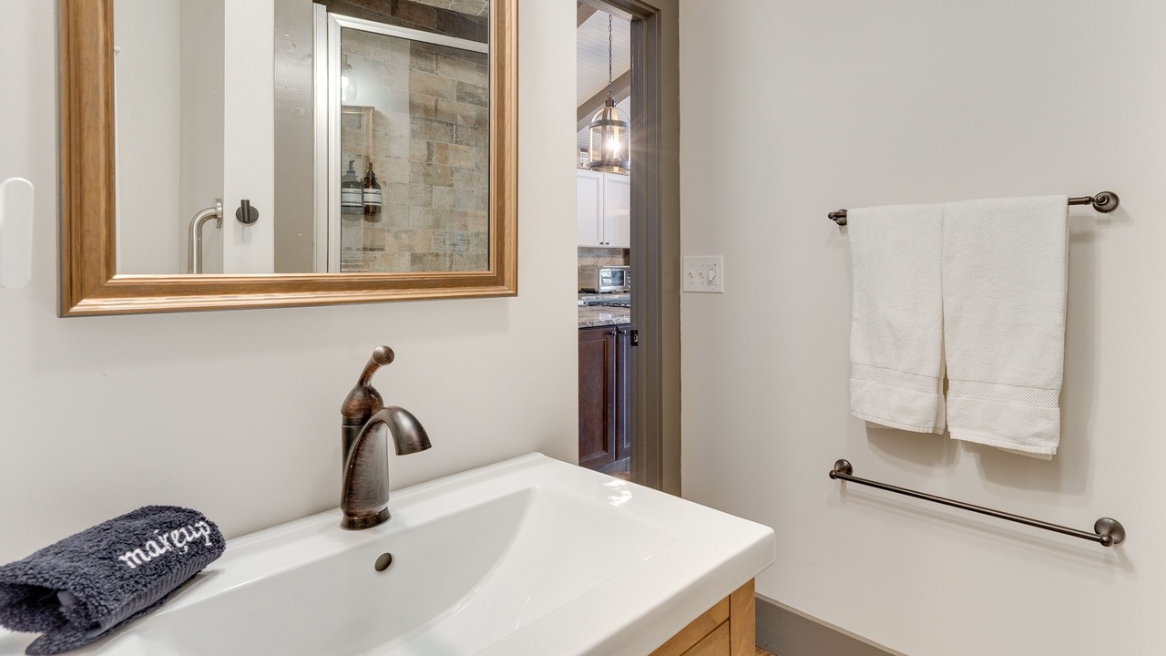 Photo of Bathroom in Hayesville