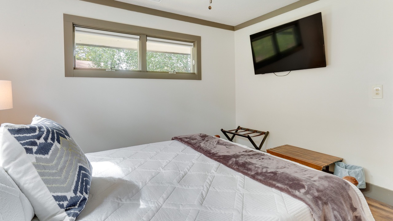 Photo of Bedroom in Hayesville