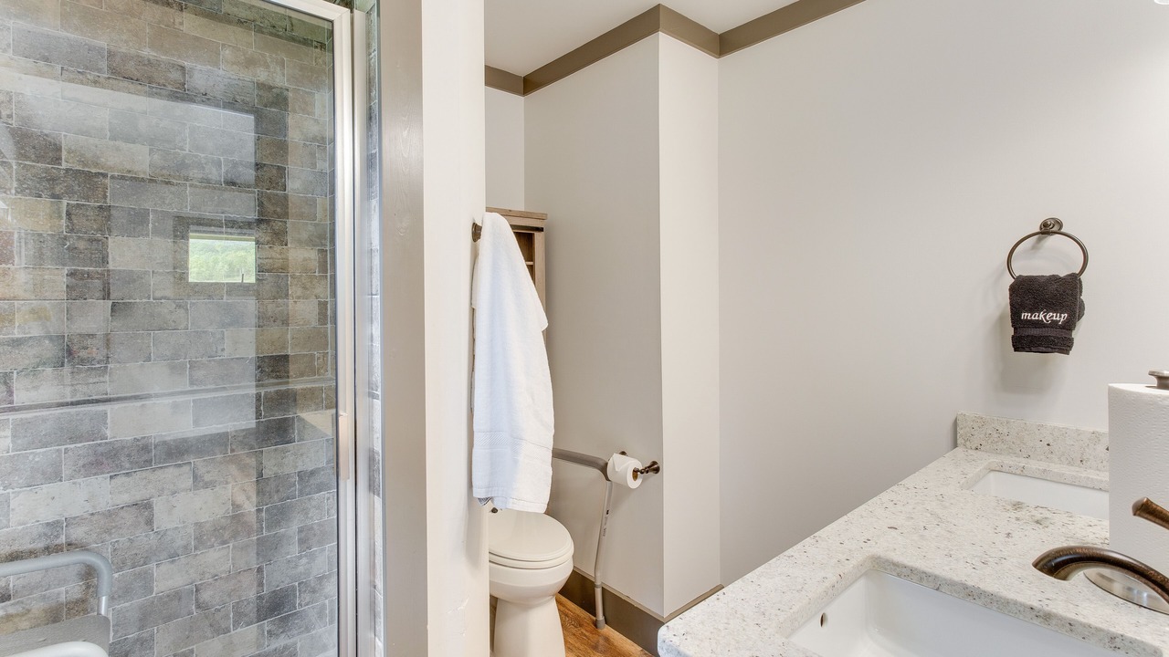 Photo of Bathroom in Hayesville