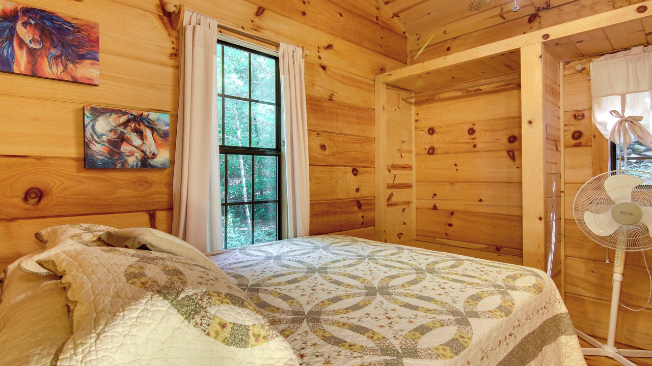 Photo of Bedroom in Hendersonville